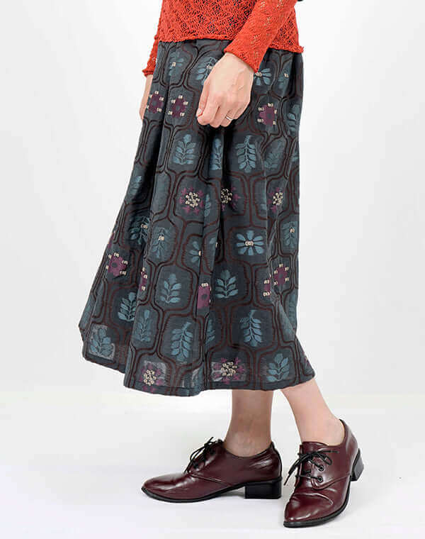 
                  
                    Load image into Gallery viewer, リーフ柄ジャカードフレアスカート / BEH01071WA
                  
                