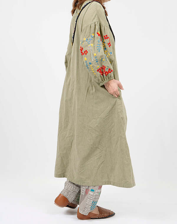 
                  
                    Load image into Gallery viewer, 綿麻シャンブレー袖刺繍ワンピース / BEH01093WA
                  
                