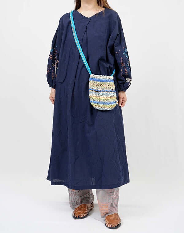 
                  
                    Load image into Gallery viewer, 綿麻シャンブレー袖刺繍ワンピース / BEH01093WA
                  
                