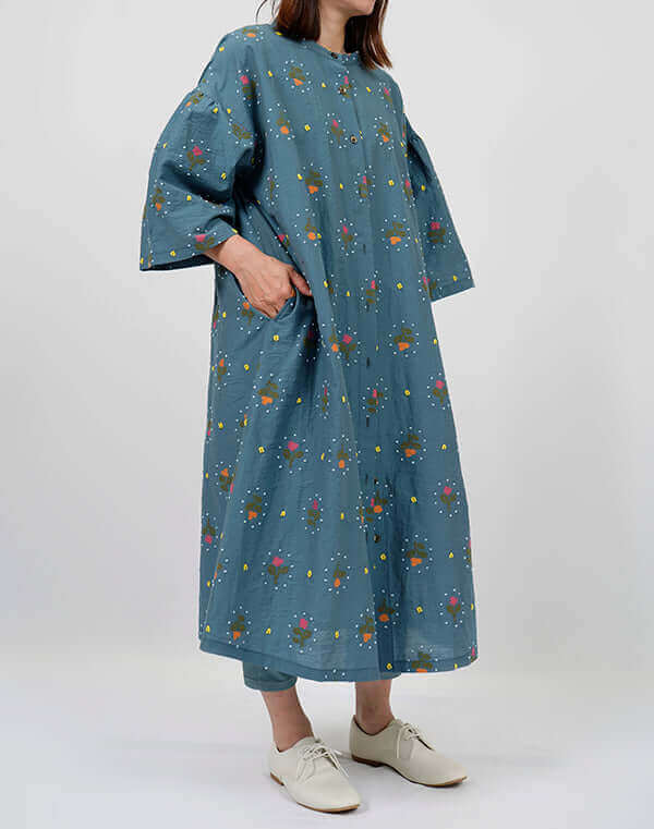 
                  
                    Load image into Gallery viewer, リズムフラワー前開きワンピース / BEH01075WA
                  
                