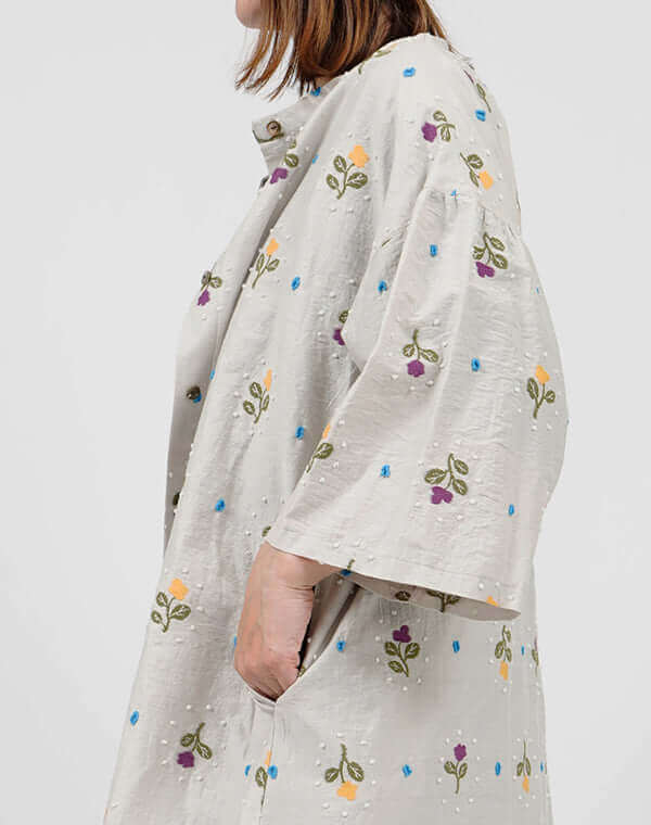 
                  
                    Load image into Gallery viewer, リズムフラワー前開きワンピース / BEH01075WA
                  
                