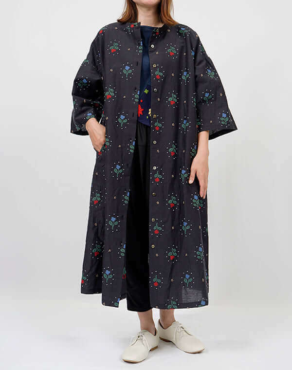 
                  
                    Load image into Gallery viewer, リズムフラワー前開きワンピース / BEH01075WA
                  
                