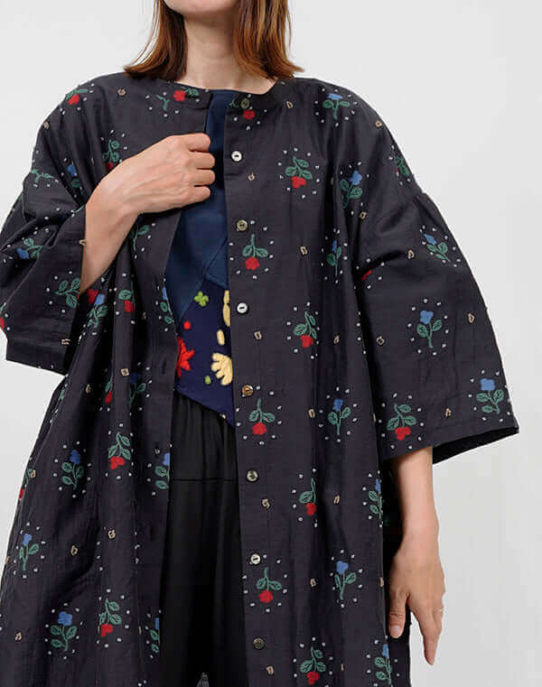 
                  
                    Load image into Gallery viewer, リズムフラワー前開きワンピース / BEH01075WA
                  
                