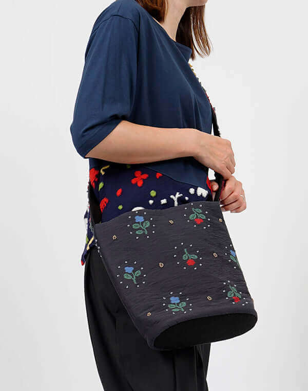 
                  
                    Load image into Gallery viewer, リズムフラワーバケツバッグ / BEH01078WA
                  
                