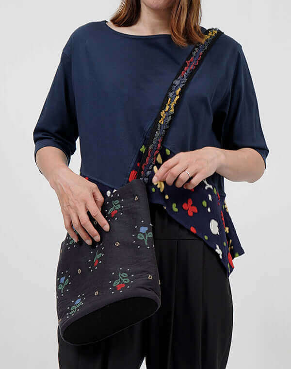 
                  
                    Load image into Gallery viewer, リズムフラワーバケツバッグ / BEH01078WA
                  
                