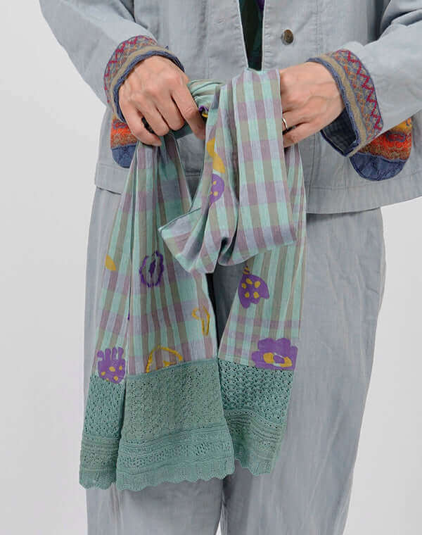 
                  
                    Load image into Gallery viewer, つぼみチェックショール / BEH01067WA
                  
                