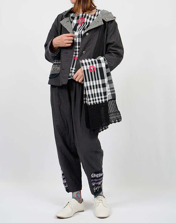 
                  
                    Load image into Gallery viewer, つぼみチェックショール / BEH01067WA
                  
                