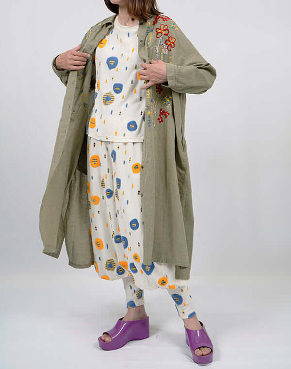 
                  
                    Load image into Gallery viewer, 綿麻シャンブレー刺繡前開きワンピース / BEH01092WA
                  
                