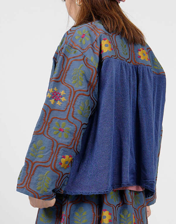 
                  
                    Load image into Gallery viewer, リーフ柄ジャカードブラウスジャケット / BEH01069WA
                  
                