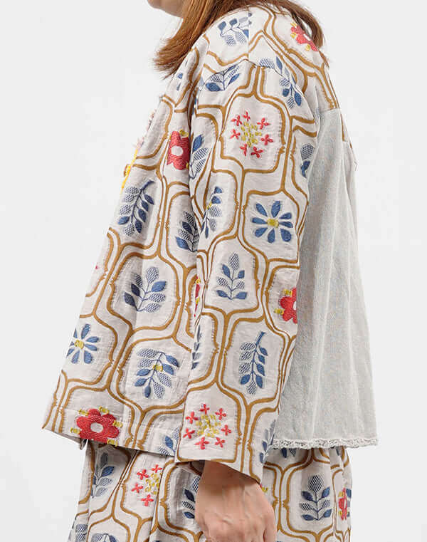 
                  
                    Load image into Gallery viewer, リーフ柄ジャカードブラウスジャケット / BEH01069WA
                  
                