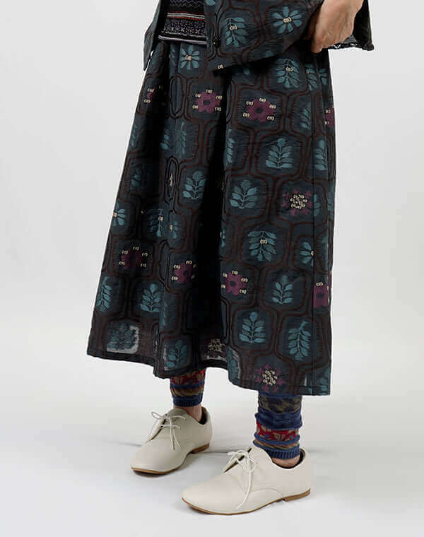 
                  
                    Load image into Gallery viewer, リーフ柄ジャカードフレアスカート / BEH01071WA
                  
                