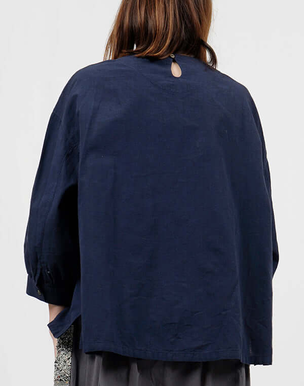 
                  
                    Load image into Gallery viewer, 綿麻シャンブレー刺繍ブラウス / BEH01091WA
                  
                