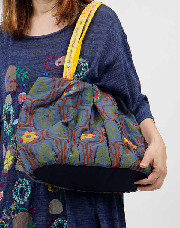 
                  
                    Load image into Gallery viewer, リーフ柄ジャカードトートバッグ / BEH01072WA
                  
                