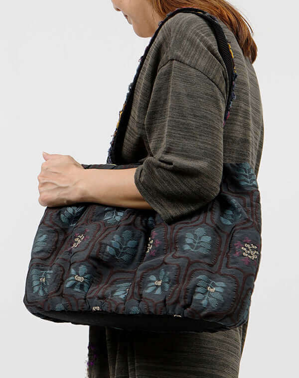 
                  
                    Load image into Gallery viewer, リーフ柄ジャカードトートバッグ / BEH01072WA
                  
                