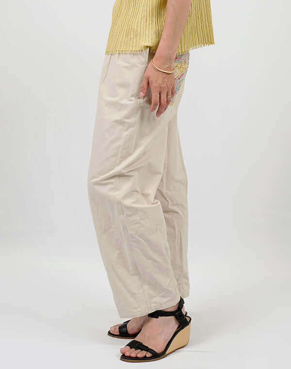 
                  
                    Load image into Gallery viewer, ファンシーレースポケットパンツ / BEH01090WA
                  
                