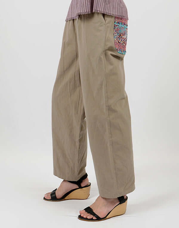 
                  
                    Load image into Gallery viewer, ファンシーレースポケットパンツ / BEH01090WA
                  
                