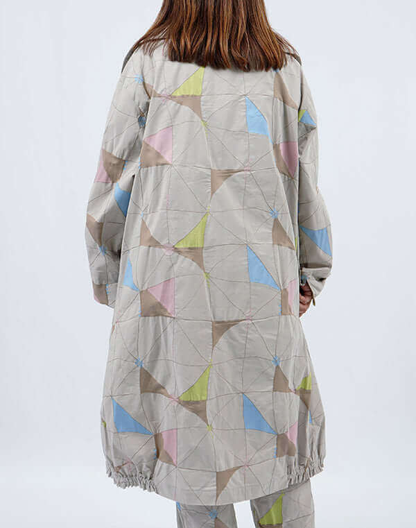 
                  
                    Load image into Gallery viewer, ハイカウントタイル柄ロングコート / BEH01081WA
                  
                