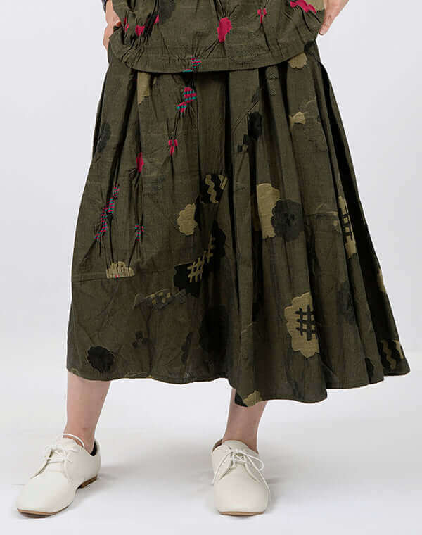 
                  
                    Load image into Gallery viewer, ビスケットシャーリング変型スカート / BEH01061WA
                  
                