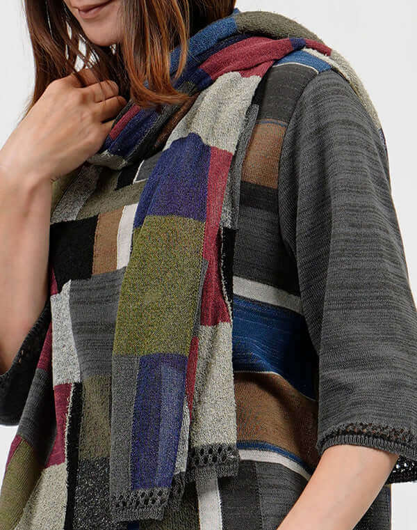 
                  
                    Load image into Gallery viewer, モザイク柄ニットショール / BEH01032WA
                  
                