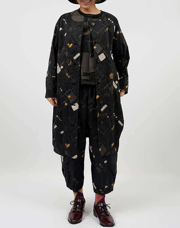 
                  
                    Load image into Gallery viewer, ガーデニング柄コクーンロングコート / BEH07048WA
                  
                