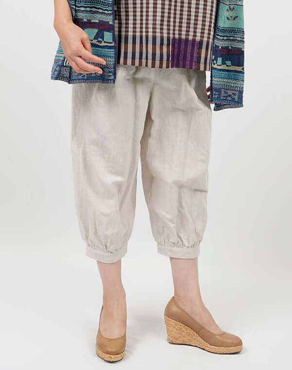 
                  
                    Load image into Gallery viewer, 綿麻柄バルーンパンツ / BEH07045WA
                  
                