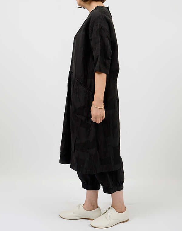 
                  
                    Load image into Gallery viewer, 綿麻柄ハイネックギャザーワンピース / BEH07042WA
                  
                