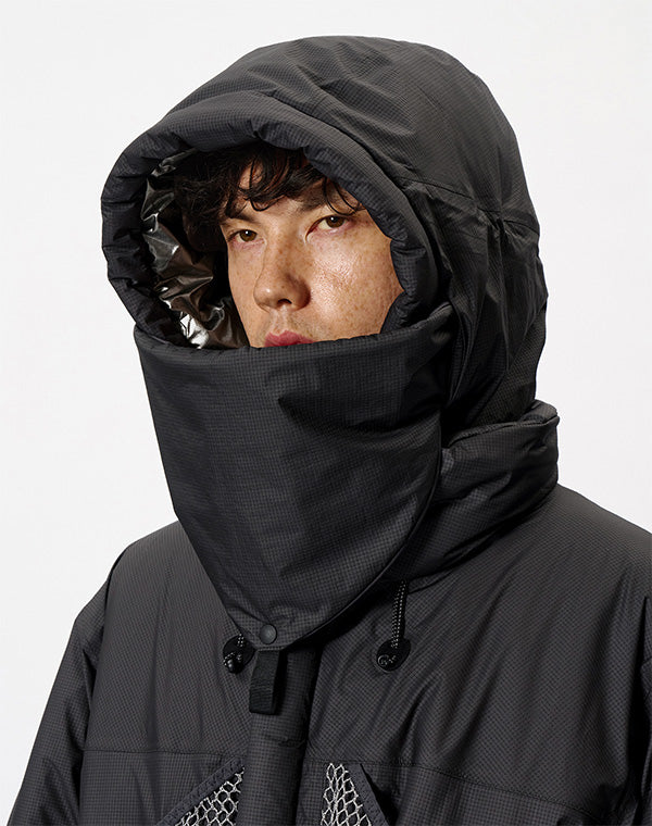 
                  
                    Load image into Gallery viewer, WINDSTOPPER Padded Composite Parka / 313409252001
                  
                