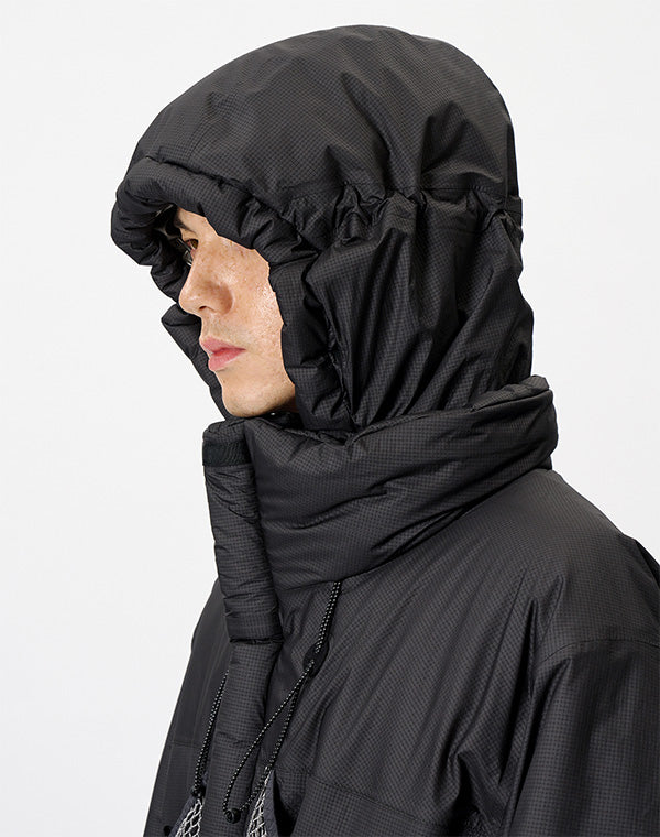 
                  
                    Load image into Gallery viewer, WINDSTOPPER Padded Composite Parka / 313409252001
                  
                