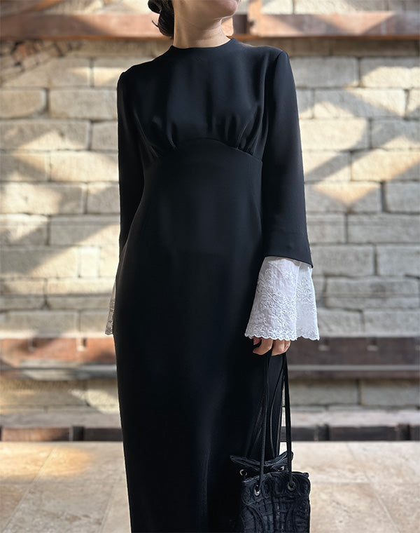 
                  
                    Load image into Gallery viewer, Triacetate Georgette Embroidered Cuffs I-Line Dress / 303165252006
                  
                