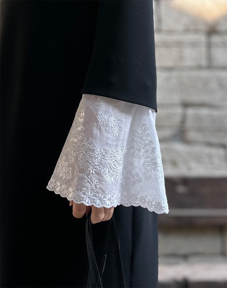 
                  
                    Load image into Gallery viewer, Triacetate Georgette Embroidered Cuffs I-Line Dress / 303165252006
                  
                