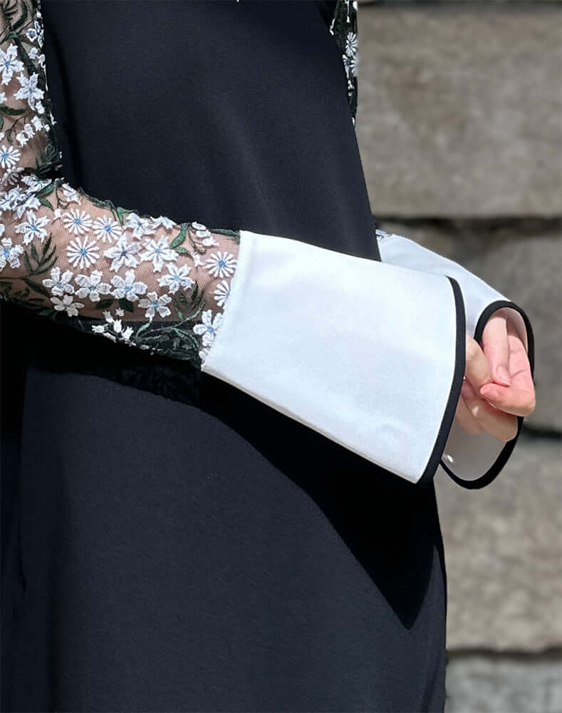 
                  
                    Load image into Gallery viewer, Floral Lace-Sleeve Classic Dress / 303165251005
                  
                