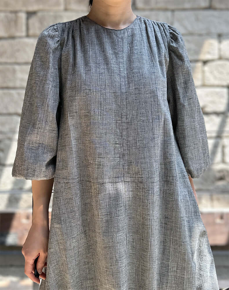 
                  
                    Load image into Gallery viewer, CLASSIC DRESS(CHECK) / 303136251002
                  
                