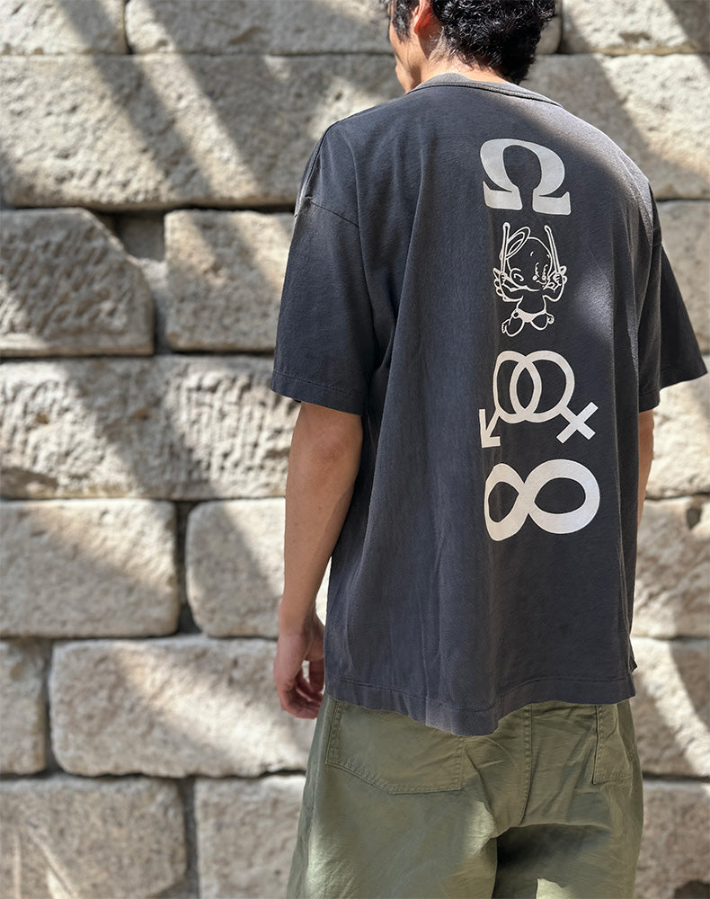 
                  
                    Load image into Gallery viewer, SM-HR8-0000-008/SS TEE/CANDLE/BLACK / 304231251003
                  
                