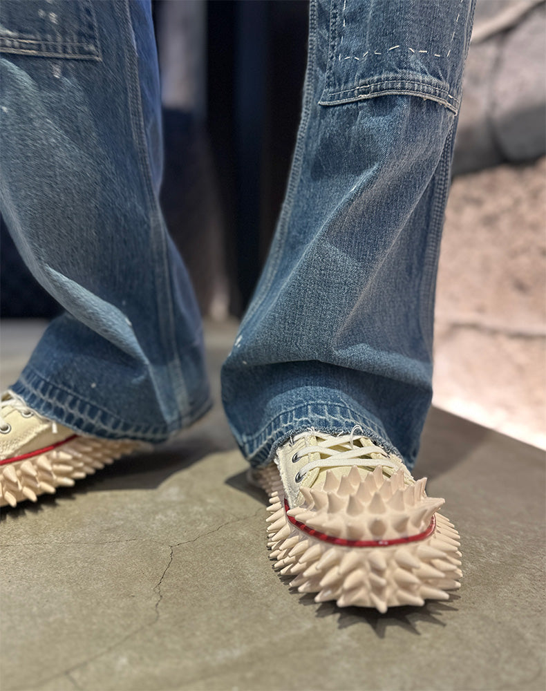 
                  
                    Load image into Gallery viewer, SPIKY CANVAS SNEAKER / 361175252001
                  
                