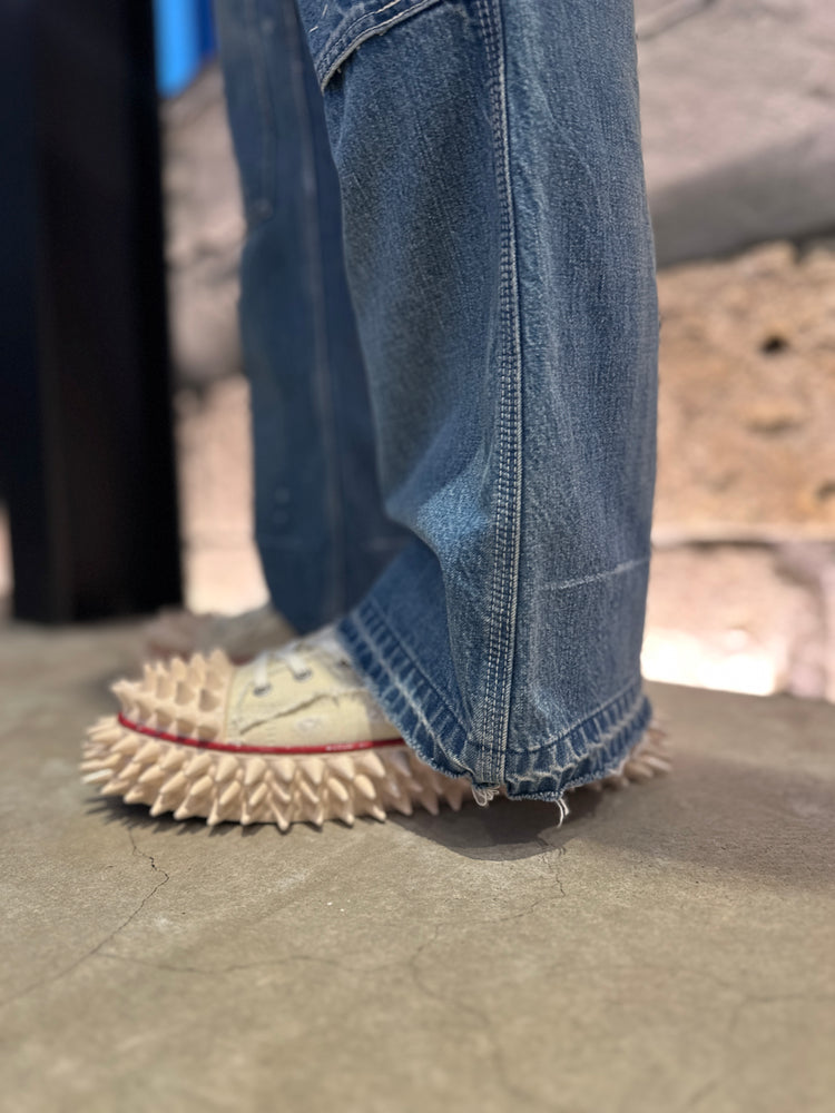 
                  
                    Load image into Gallery viewer, SPIKY CANVAS SNEAKER / 361175252001
                  
                