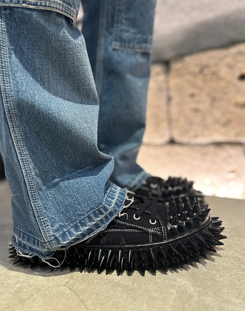 
                  
                    Load image into Gallery viewer, SPIKY CANVAS SNEAKER / 361175252001
                  
                