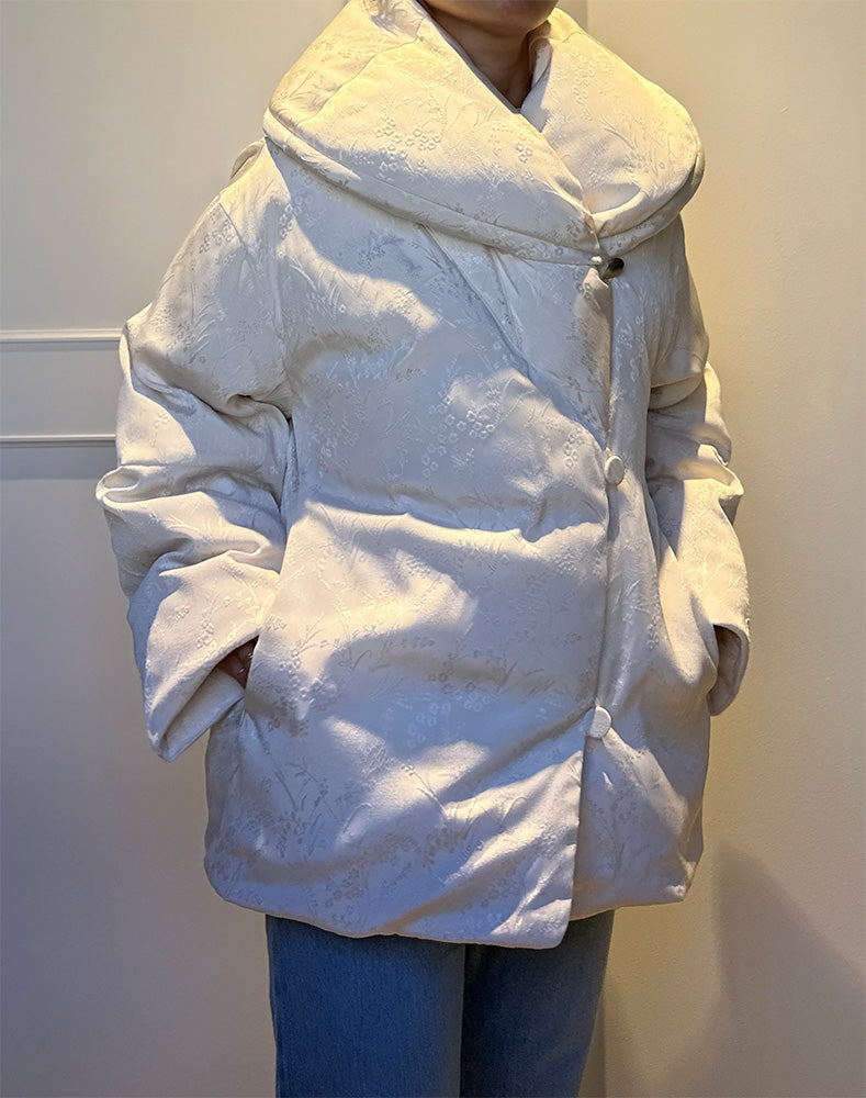 
                  
                    Load image into Gallery viewer, Floral Jacquard Rounded Down Jacket / 314165252001
                  
                