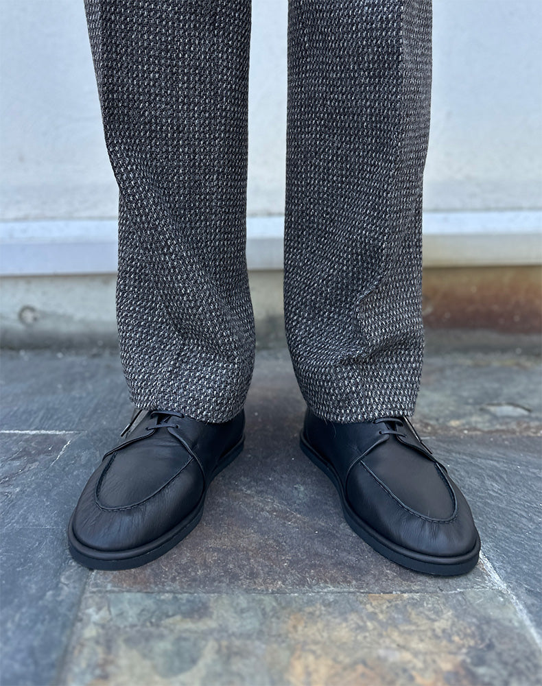 
                  
                    Load image into Gallery viewer, LEATHER LACE-UP SHOES / 361192252001
                  
                