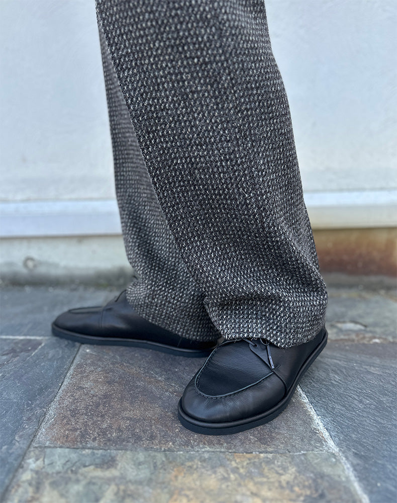 
                  
                    Load image into Gallery viewer, LEATHER LACE-UP SHOES / 361192252001
                  
                