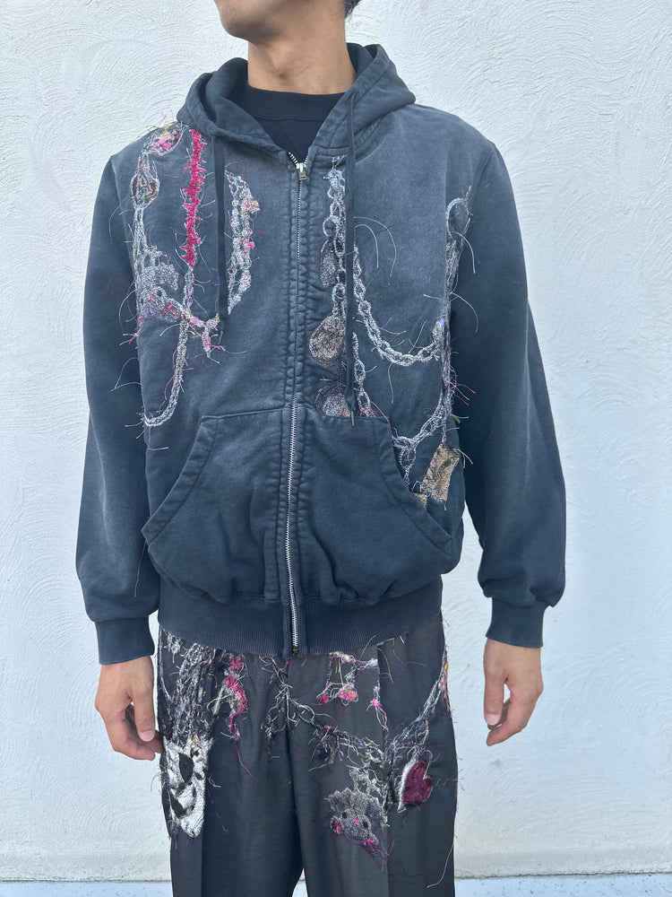 
                  
                    Load image into Gallery viewer, EMBROIDERED CHAIN ZIP-UP HOODIE / 306175252001
                  
                