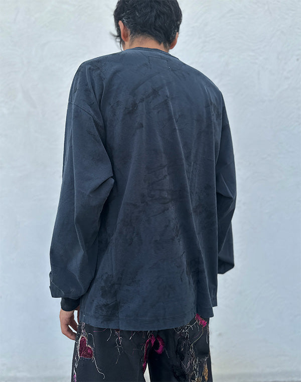 
                  
                    Load image into Gallery viewer, LONG SLEEVE T-SHIRT WITH VILLAIN BEAR / 304175252002
                  
                