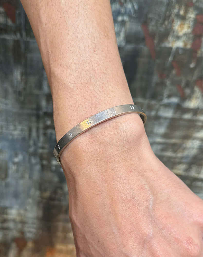 
                  
                    Load image into Gallery viewer, NUMBERING CUFF BRACELET / 357239251002
                  
                