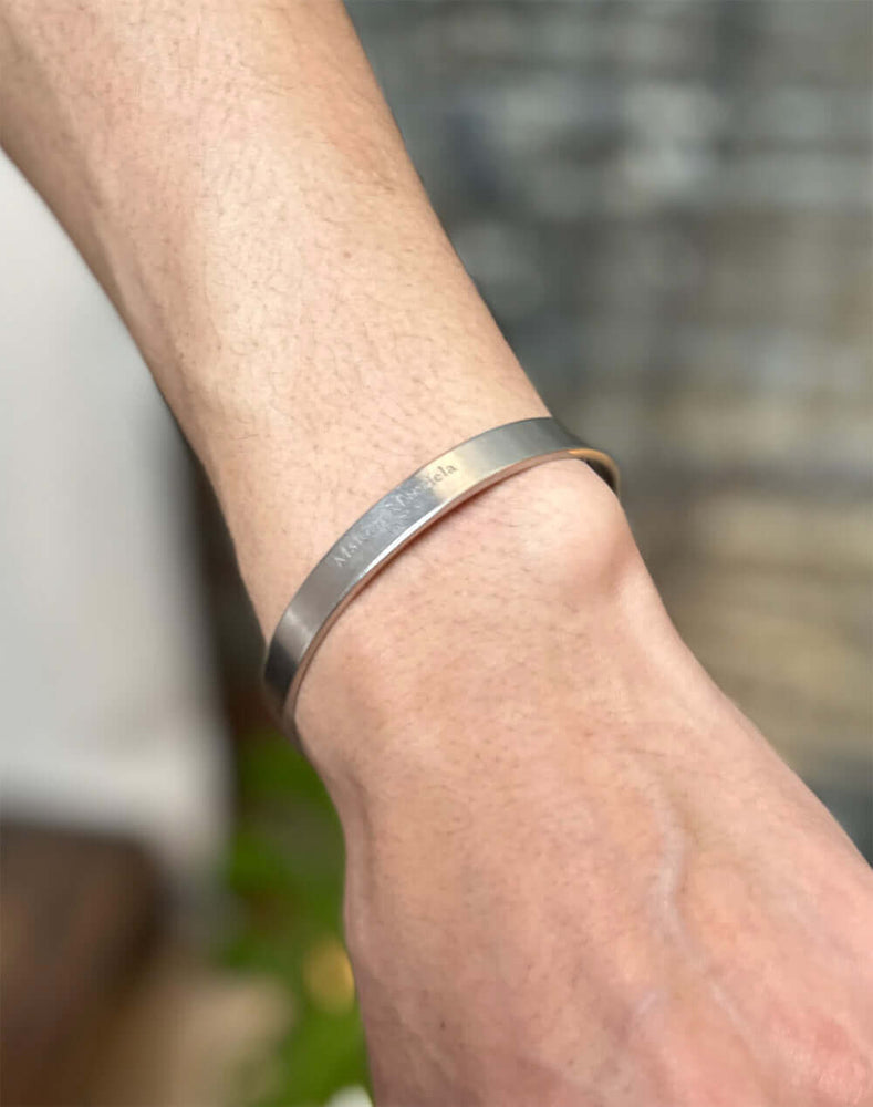 
                  
                    Load image into Gallery viewer, LOGO MEDIUM CUFF BRACELET / 357239251003
                  
                