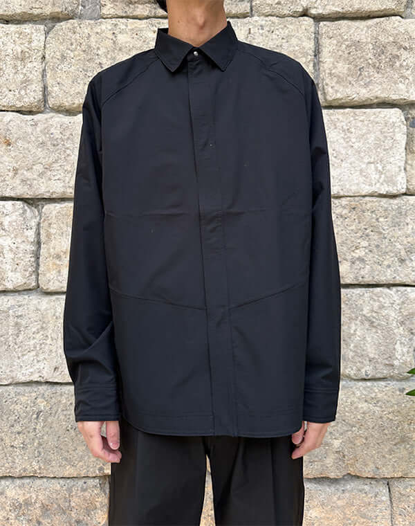 
                  
                    Load image into Gallery viewer, Interlocking Parachute Shirt / 311409251001
                  
                