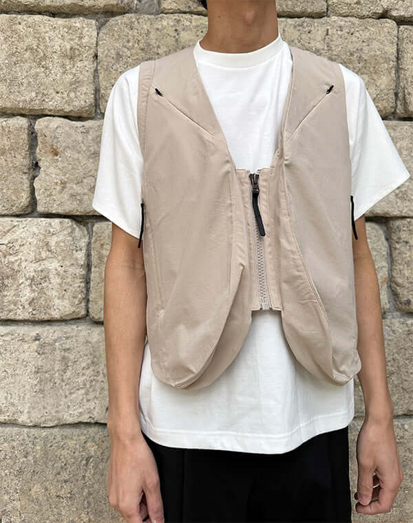 
                  
                    Load image into Gallery viewer, Front Pack Vest / 309409251001
                  
                