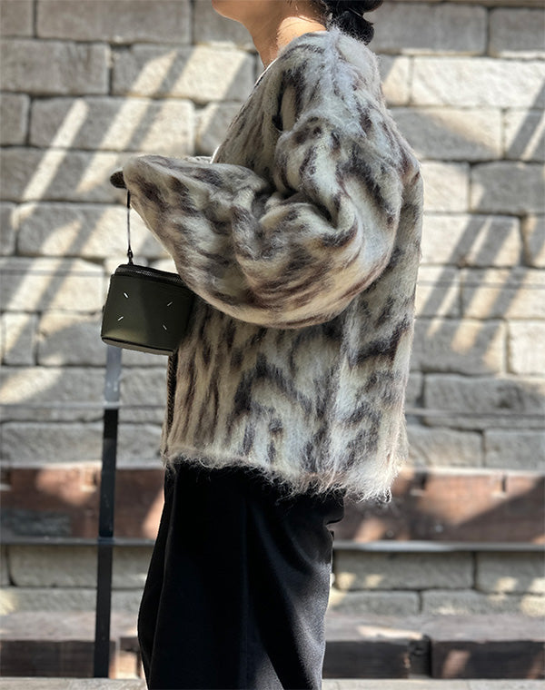 
                  
                    Load image into Gallery viewer, Wide Slit Cardigan / 308333252001
                  
                