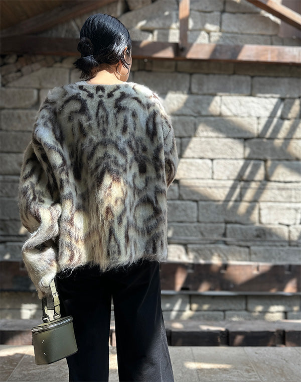 
                  
                    Load image into Gallery viewer, Wide Slit Cardigan / 308333252001
                  
                