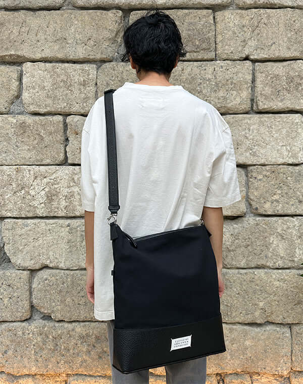 
                  
                    Load image into Gallery viewer, T-SHIRT / 304239251001
                  
                