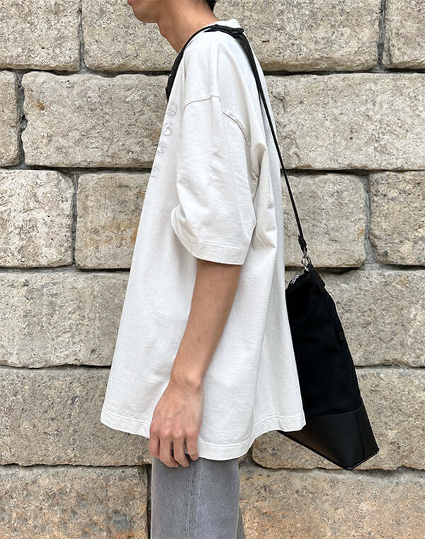 
                  
                    Load image into Gallery viewer, T-SHIRT / 304239251001
                  
                