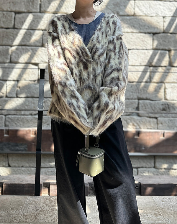 
                  
                    Load image into Gallery viewer, MINI BOX BAG / 335239252002
                  
                